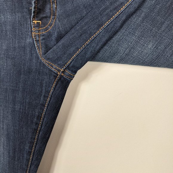Old Navy The Flirt Mid-Rise Bootcut Jeans - Picture 4 of 5
